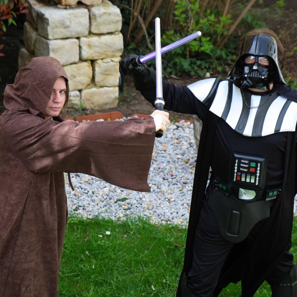 Anja Baumer-Löw (links) bereitet den Star-Wars-Gottesdienst mit vor