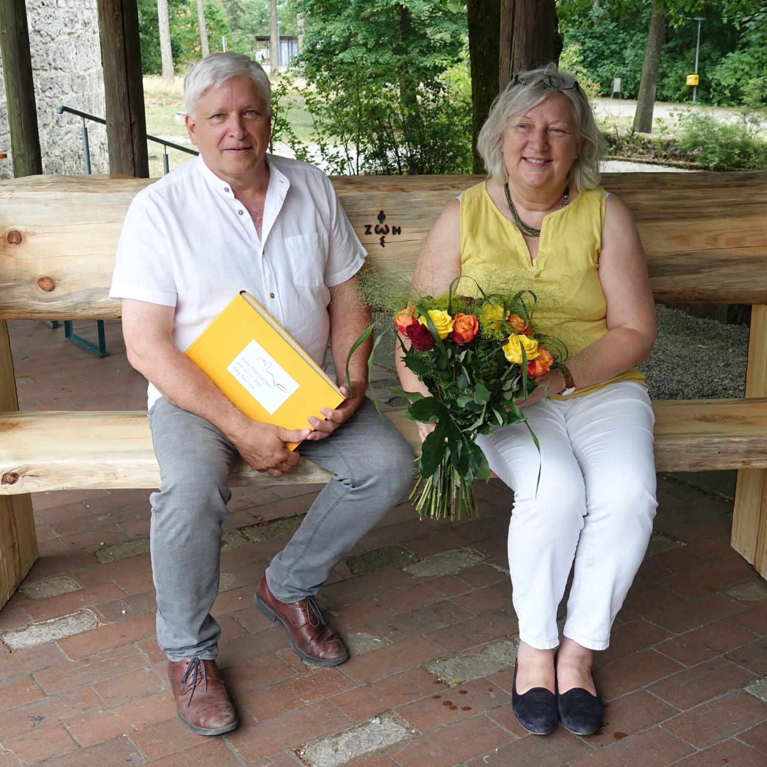 Hans-Peter und Gabi Kaulen bei der Verabschiedungsfeier von den Mitarbeitenden der Burg Feuerstein