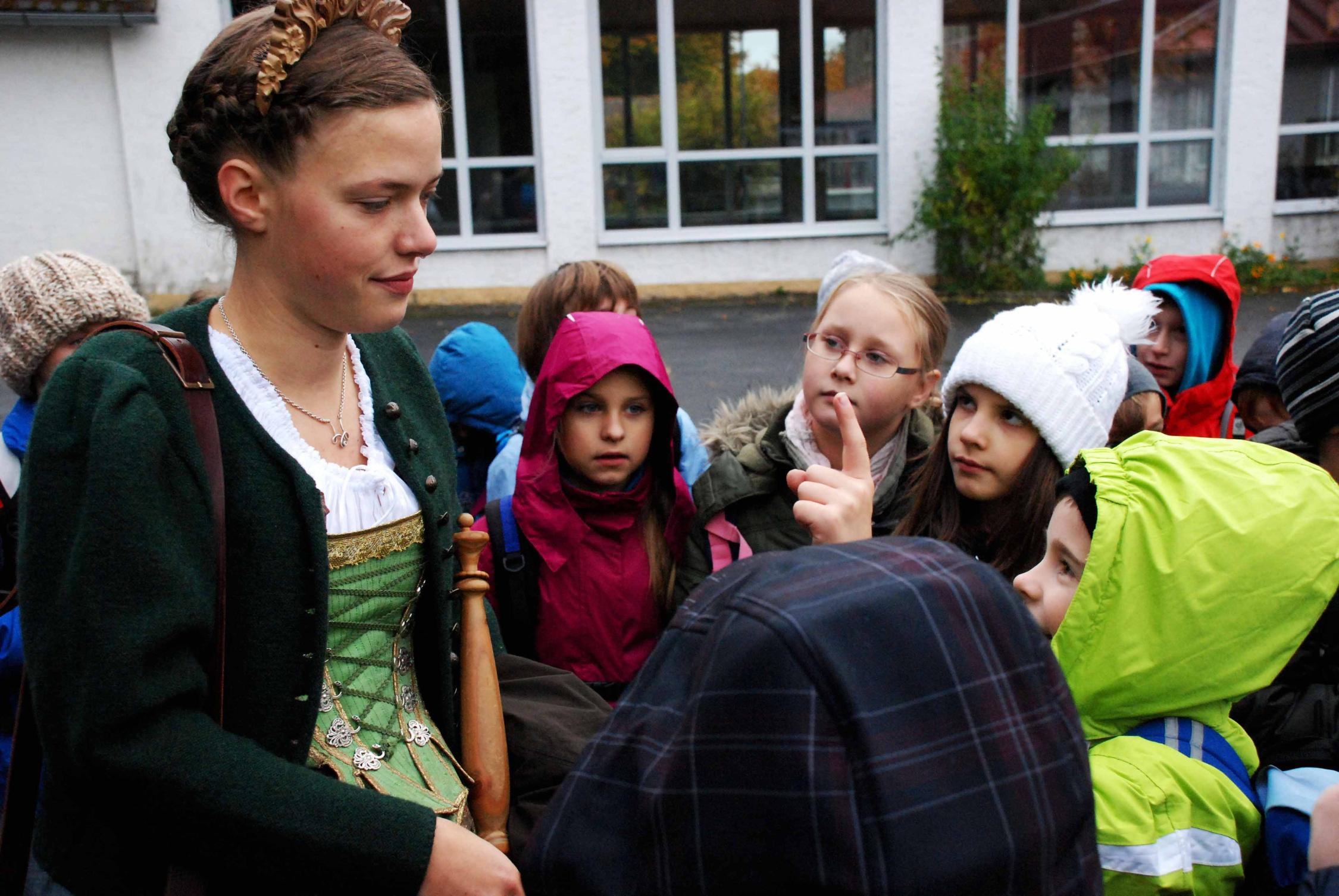 KINDER--PFLANZTAG--WALD--WALDPRINZESSIN