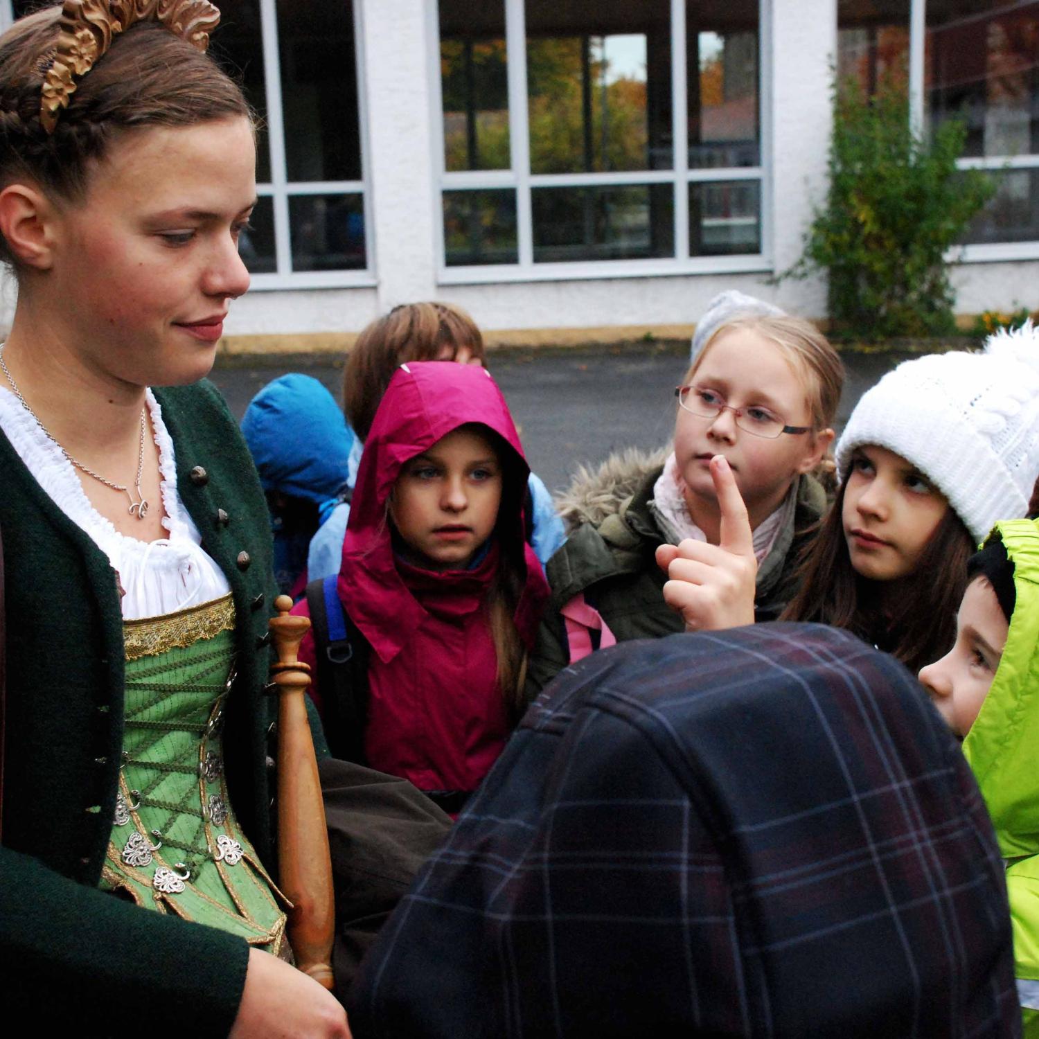 KINDER--PFLANZTAG--WALD--WALDPRINZESSIN