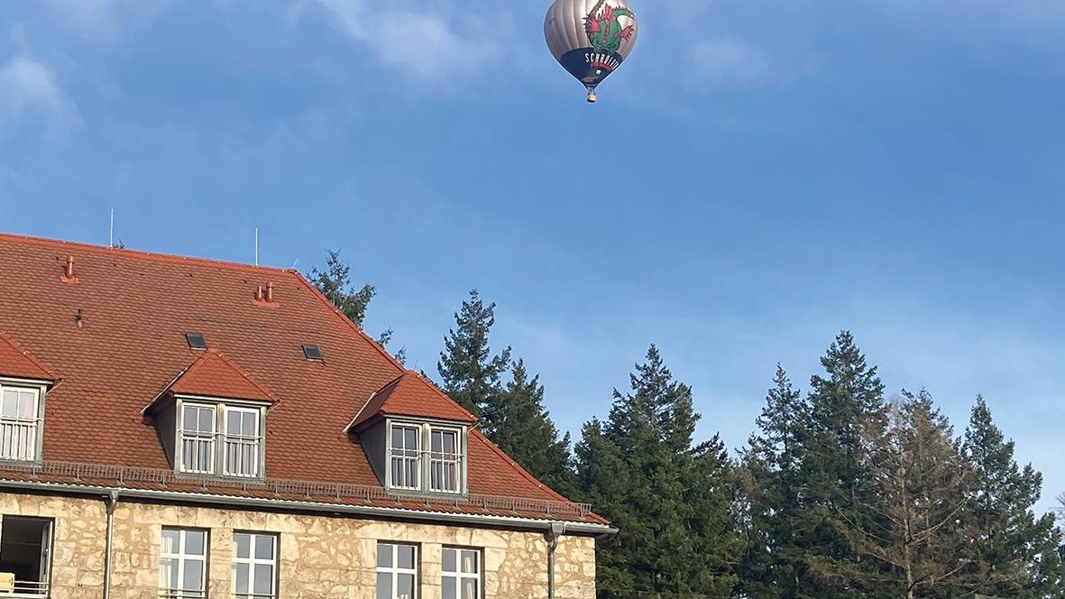 Heißluftballon über der Burg 2024