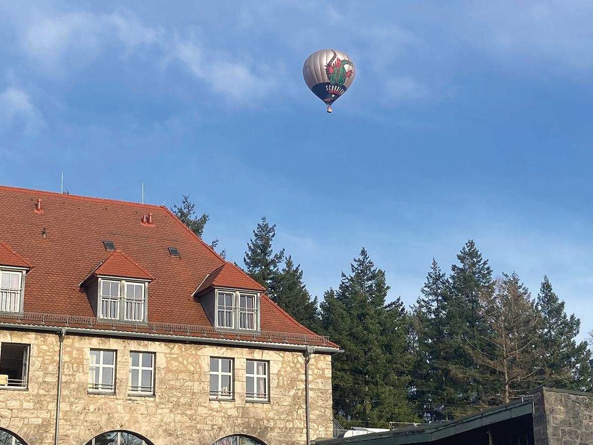 Heißluftballon über der Burg 2024