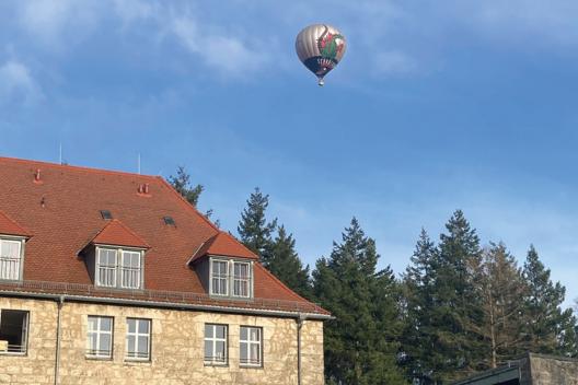 Heißluftballon über der Burg 2024