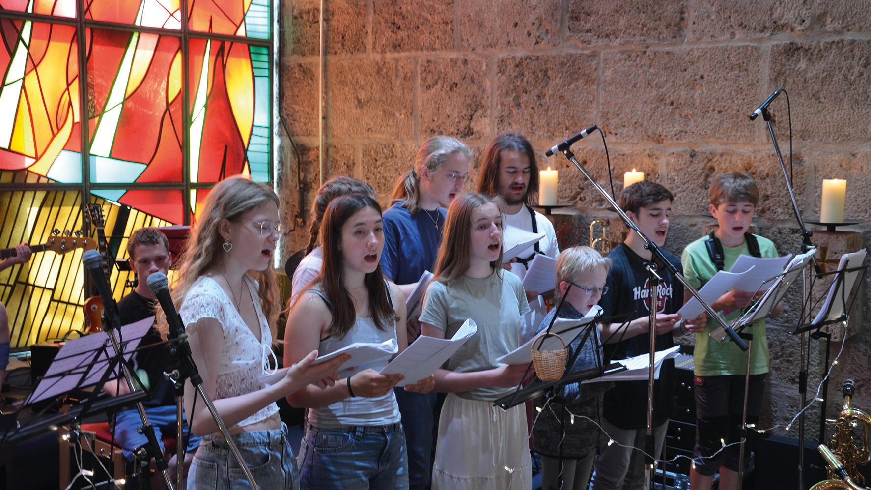 Jugendband beim Gottesdienst in der Oberkirche