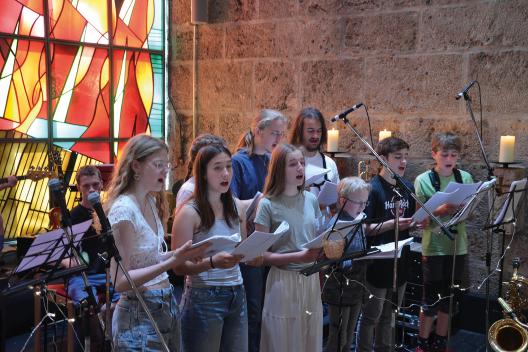 Jugendband beim Gottesdienst in der Oberkirche
