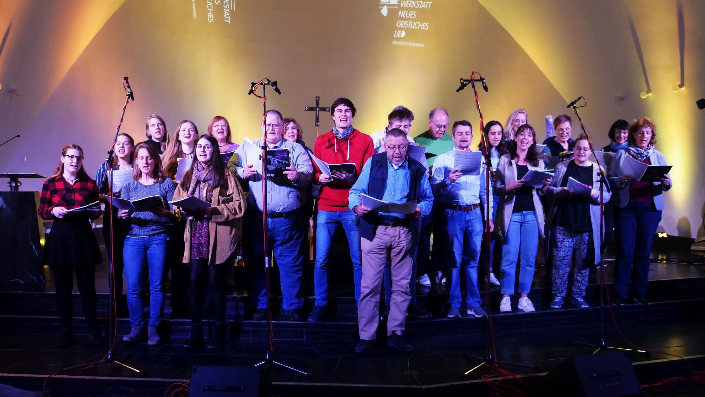 Festivalchor beim Singen in der Oberkirche