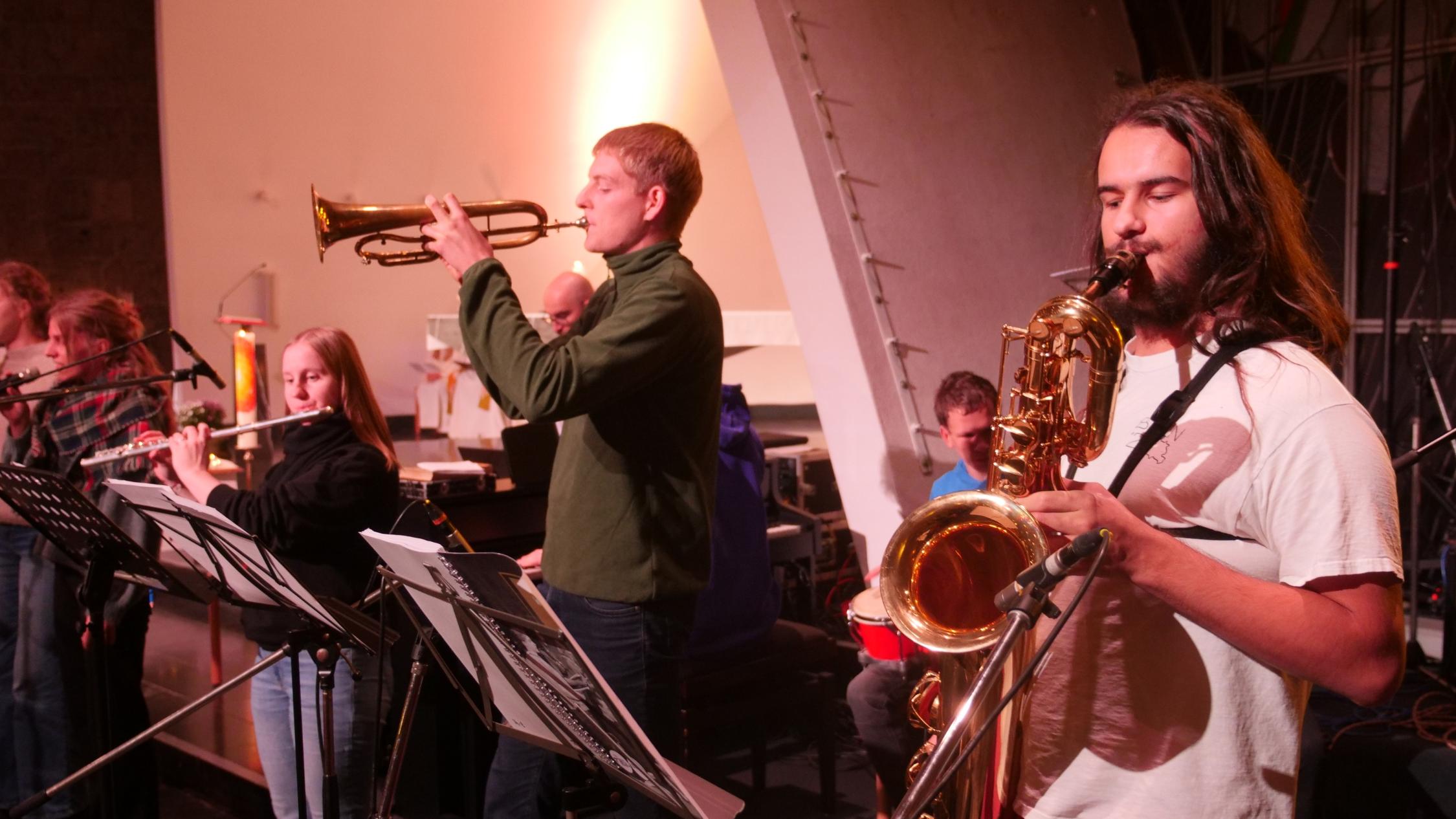 Musiker beim Spielen in der Oberkirche der Burg Feuerstein