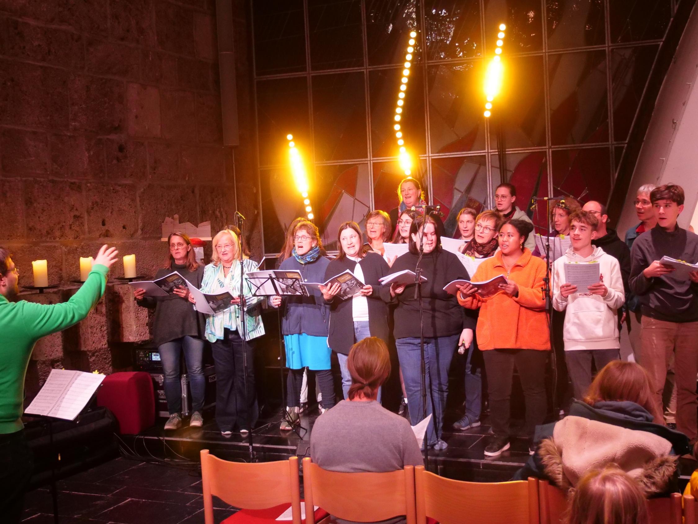 Chor beim Festival Religiöser Lieder in der Oberkirche der Burg Feuerstein