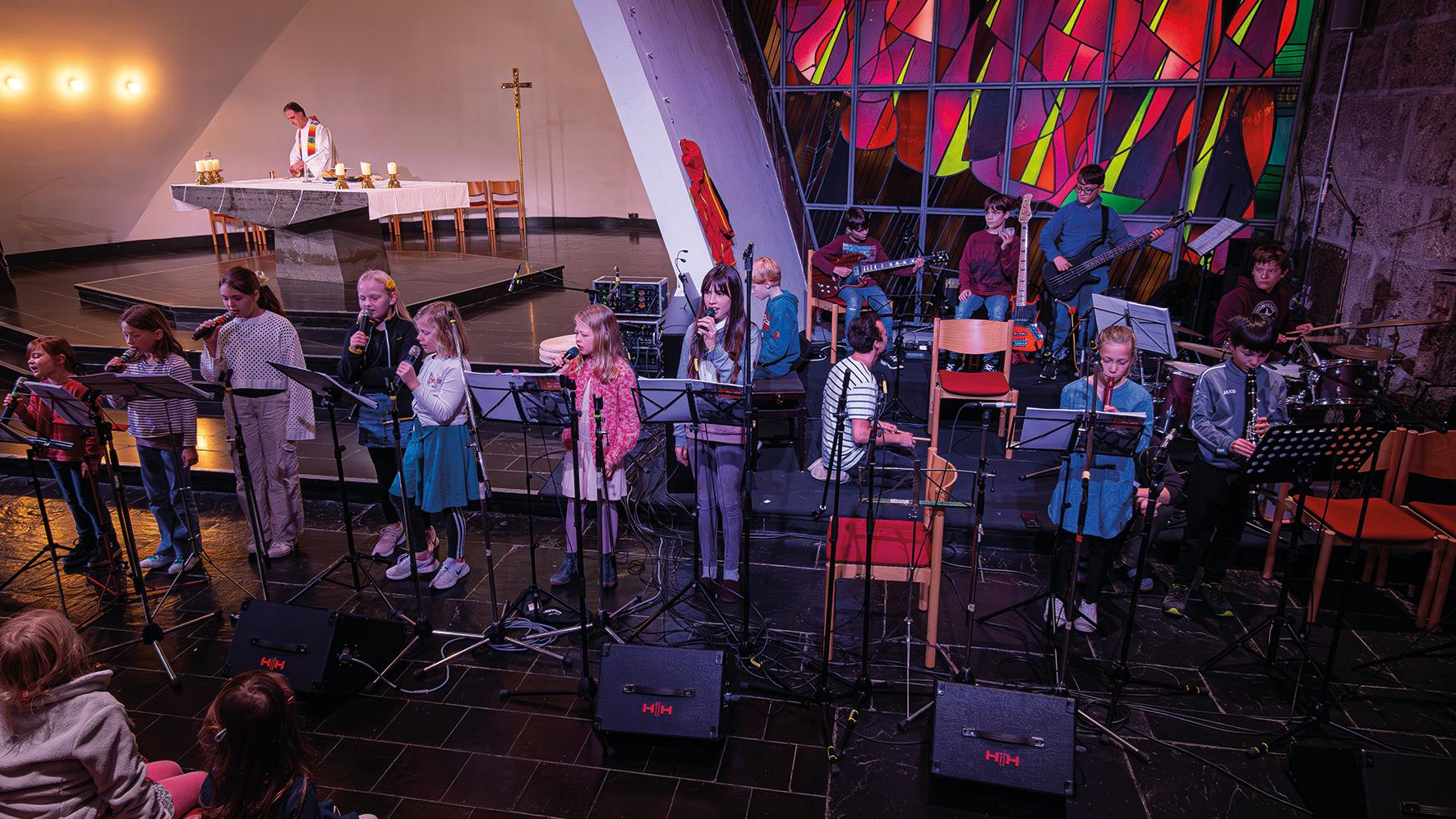 Kinder- und Jugendband beim Gottesdienst 2024