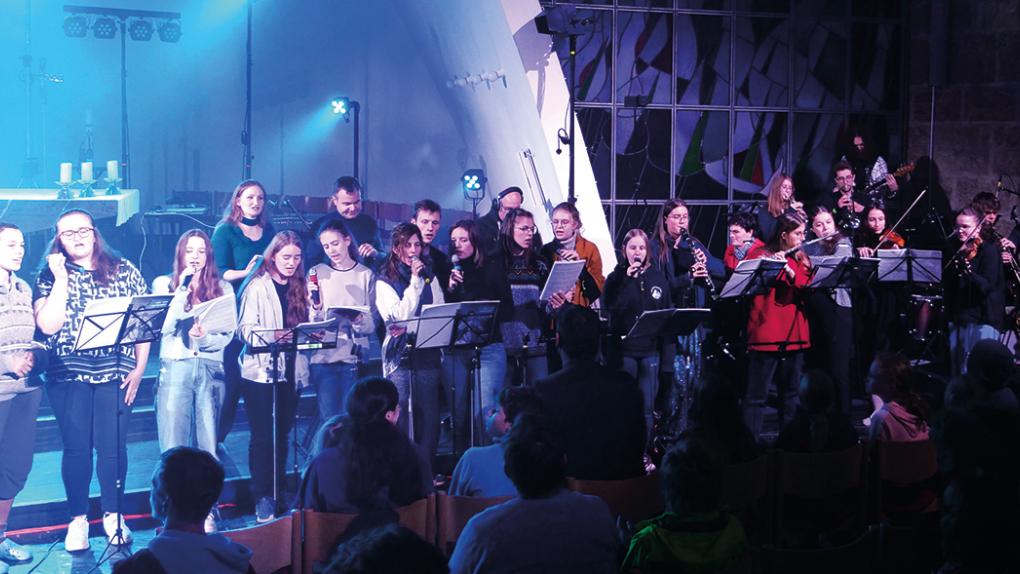 Band mit Chor in der Oberkirche der Burg