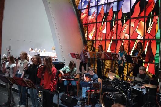 Combo-Band beim Gottesdienst in der Oberkirche der Burg