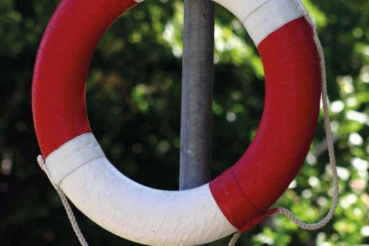 Rettungsring an Stange