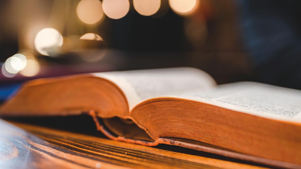 Aufgeschlagenes Buch