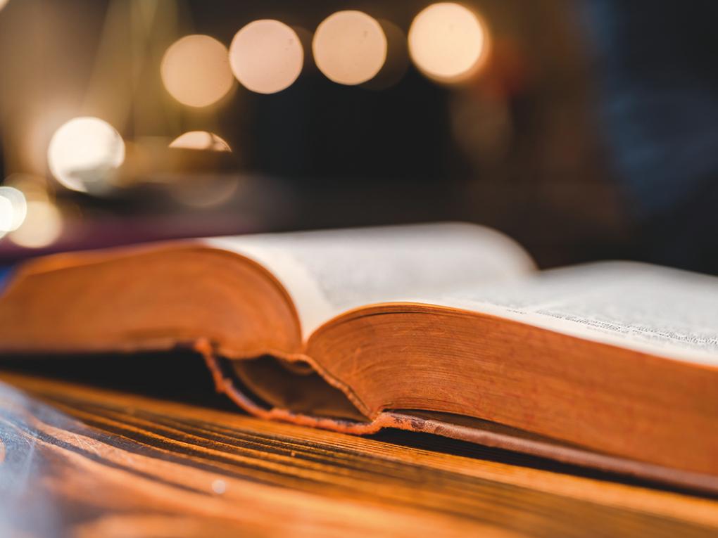 Aufgeschlagenes Buch