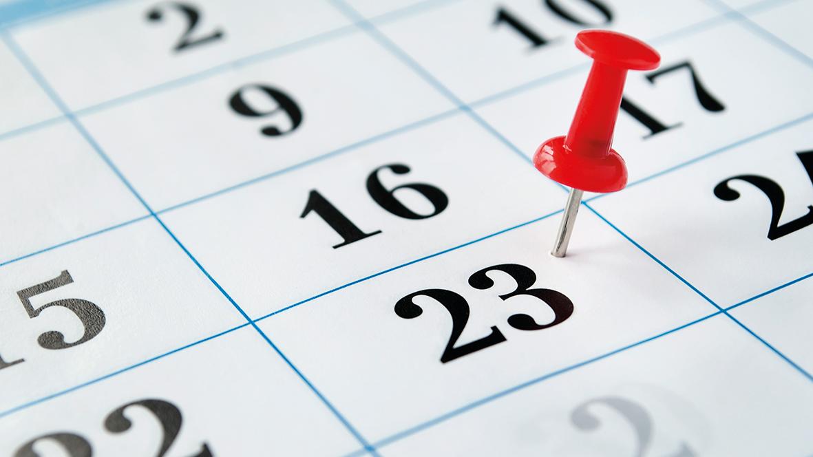 Kalenderblatt mit Pinnadel