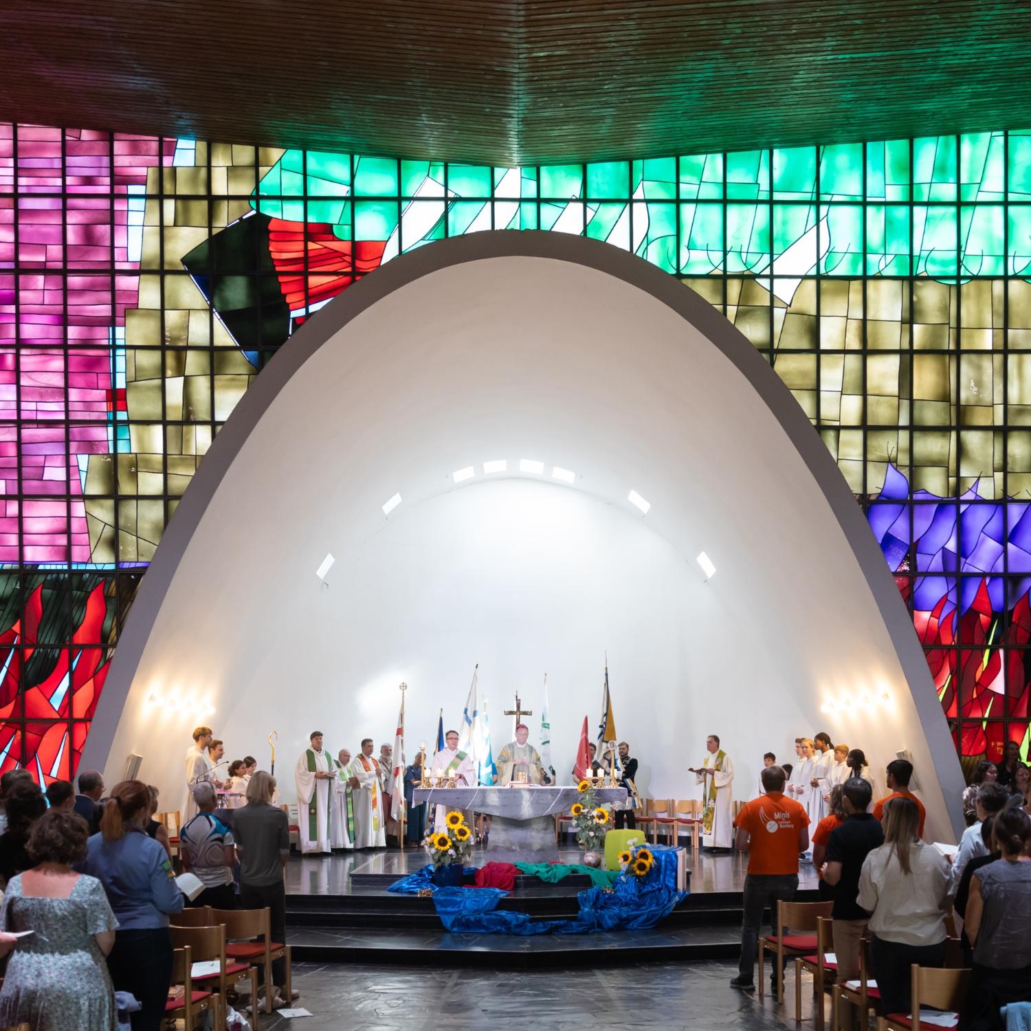 Gottesdienst zur Eröffnung des Jugendplans in der Oberkirche der Burg Feuerstein