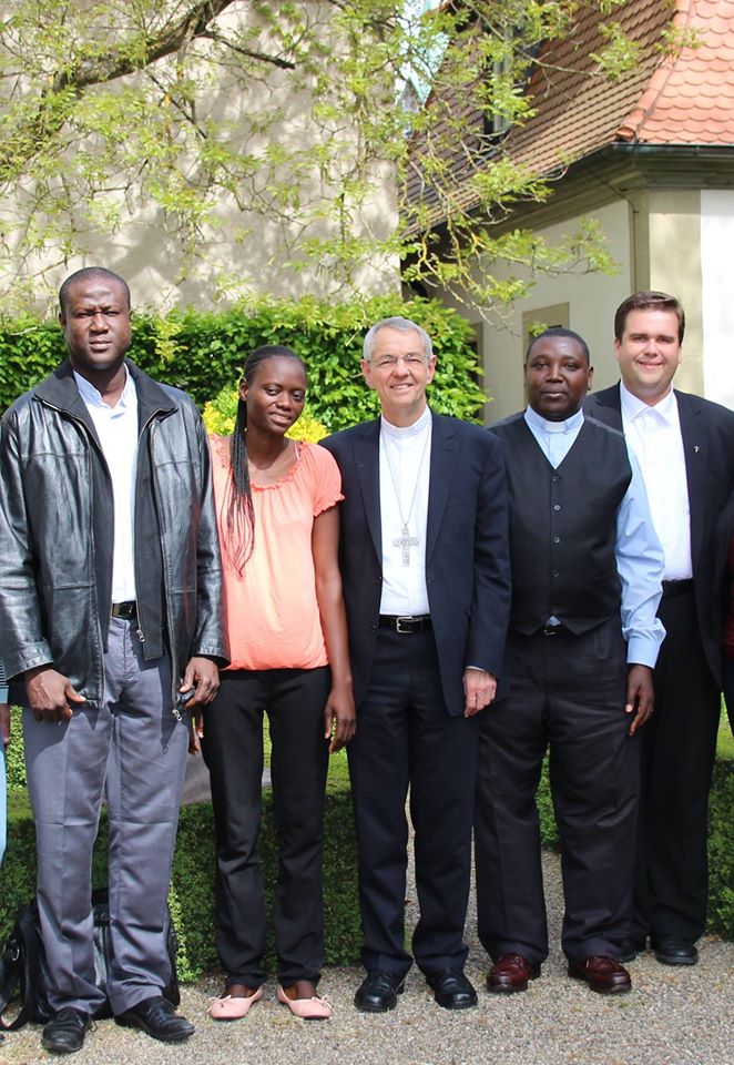 ABBÉ--BESUCH--ERZBISCHOF--JUGENDHAUS--SENEGAL